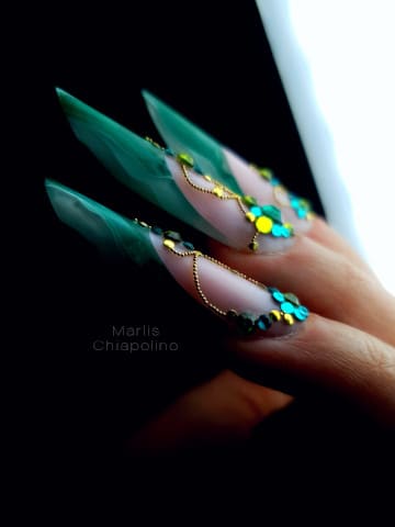 Unghie gel effetto marmo realizzate con tecnica di onicotecnica realizzato da Silvia Vaccarin presso il nostro studio Opal Tattoo a Udine